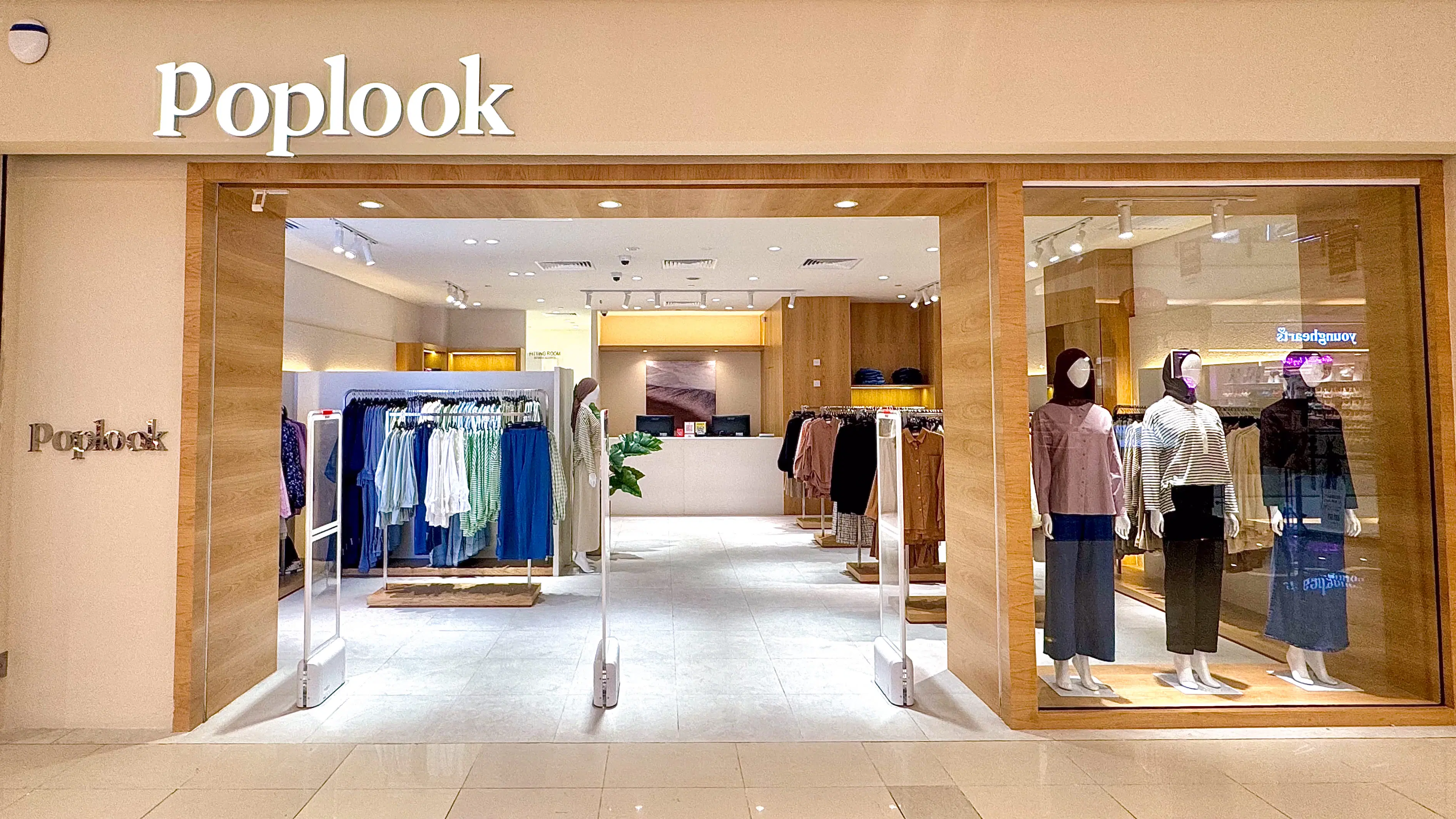 Poplook boutique storefront